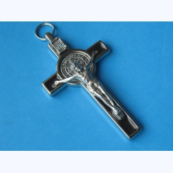 Krzyż metalowy z medalem Św.Benedykta 8 cm brązowy+pudełko